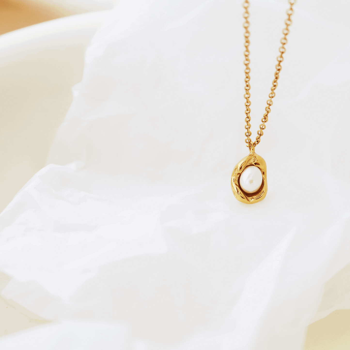 Gold_Necklace_with_Pearl_Pendant_2 - Li’s Jewelry