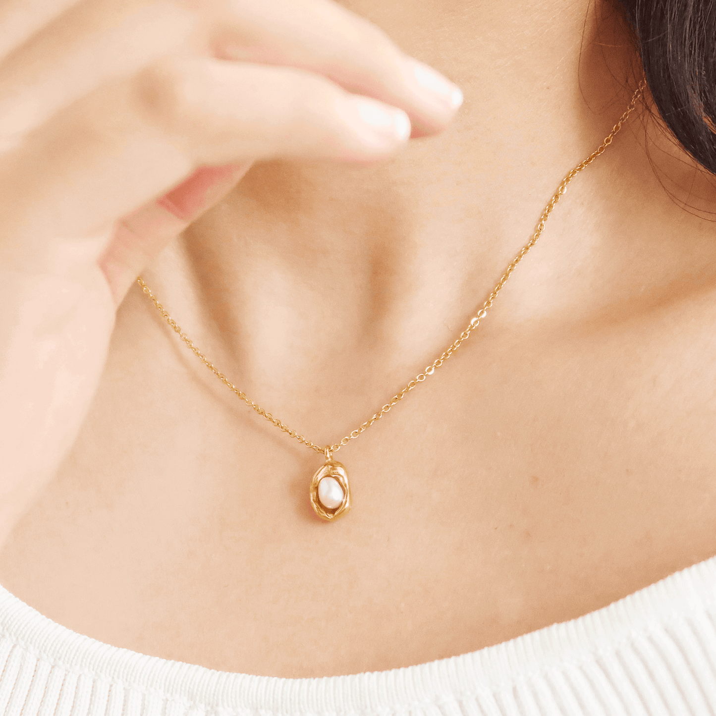 Gold_Necklace_with_Pearl_Pendant - Li’s Jewelry