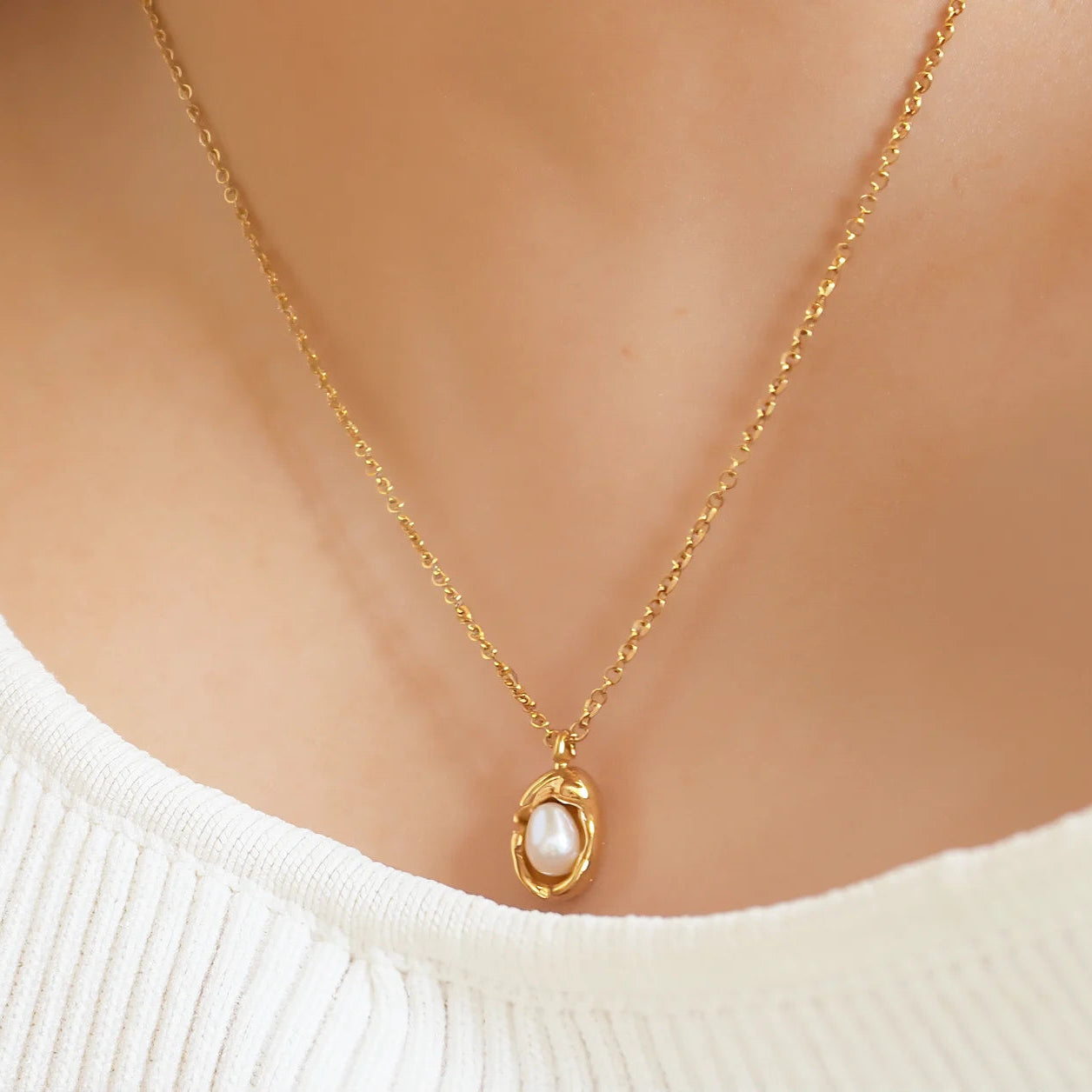 Gold Necklace with Pearl Pendant - Li’s Jewelry