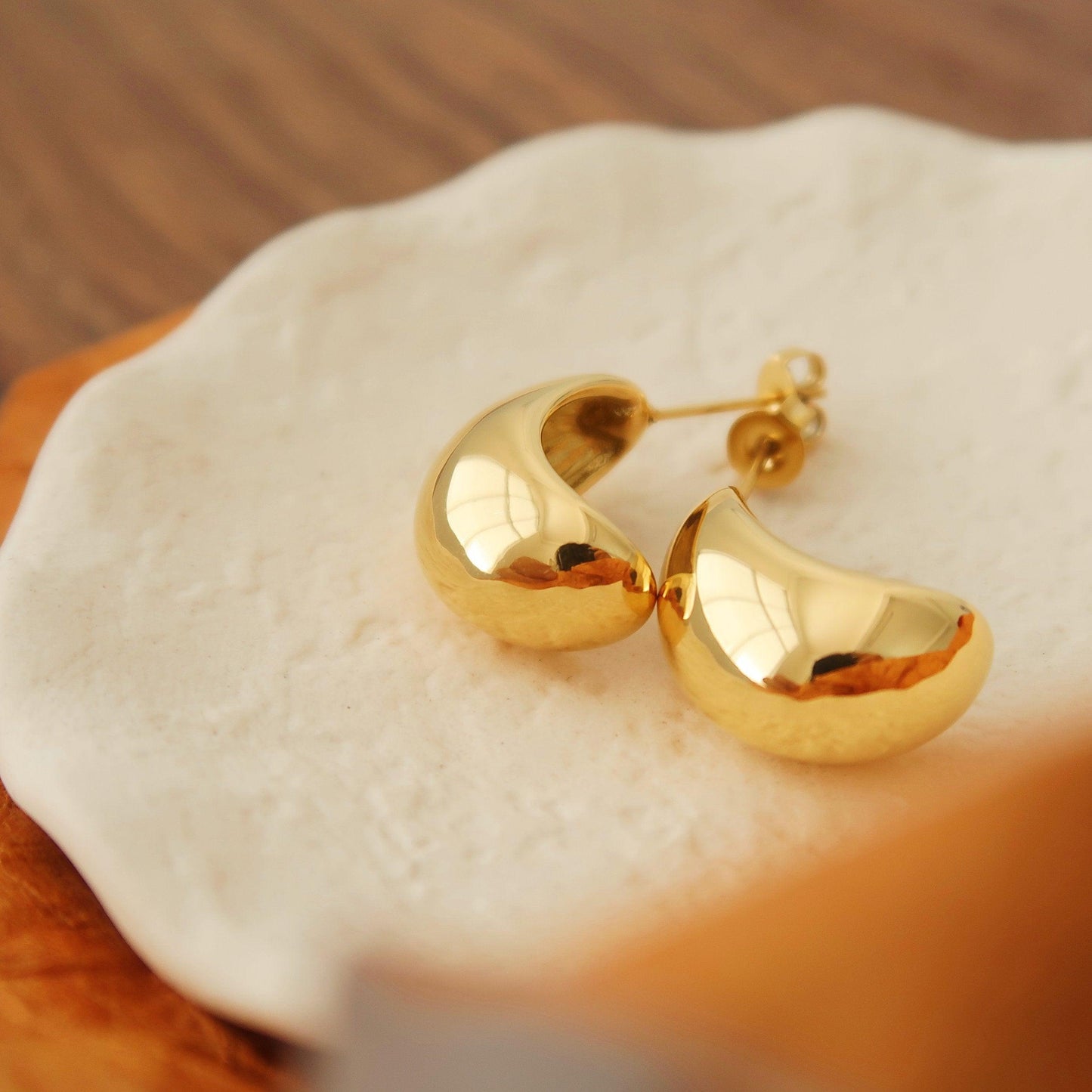 Gold_Crescent_Earrings_1 - Li’s Jewelry