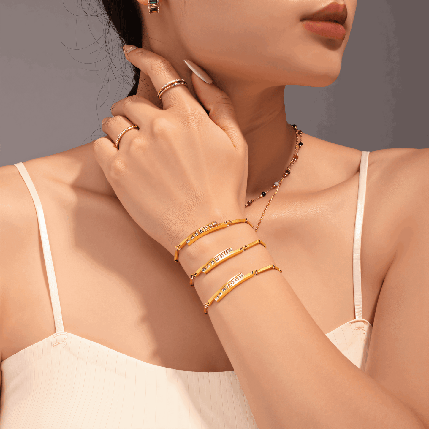 Radiant_Glimmer_Gold_Bracelet_2 - Li’s Jewelry