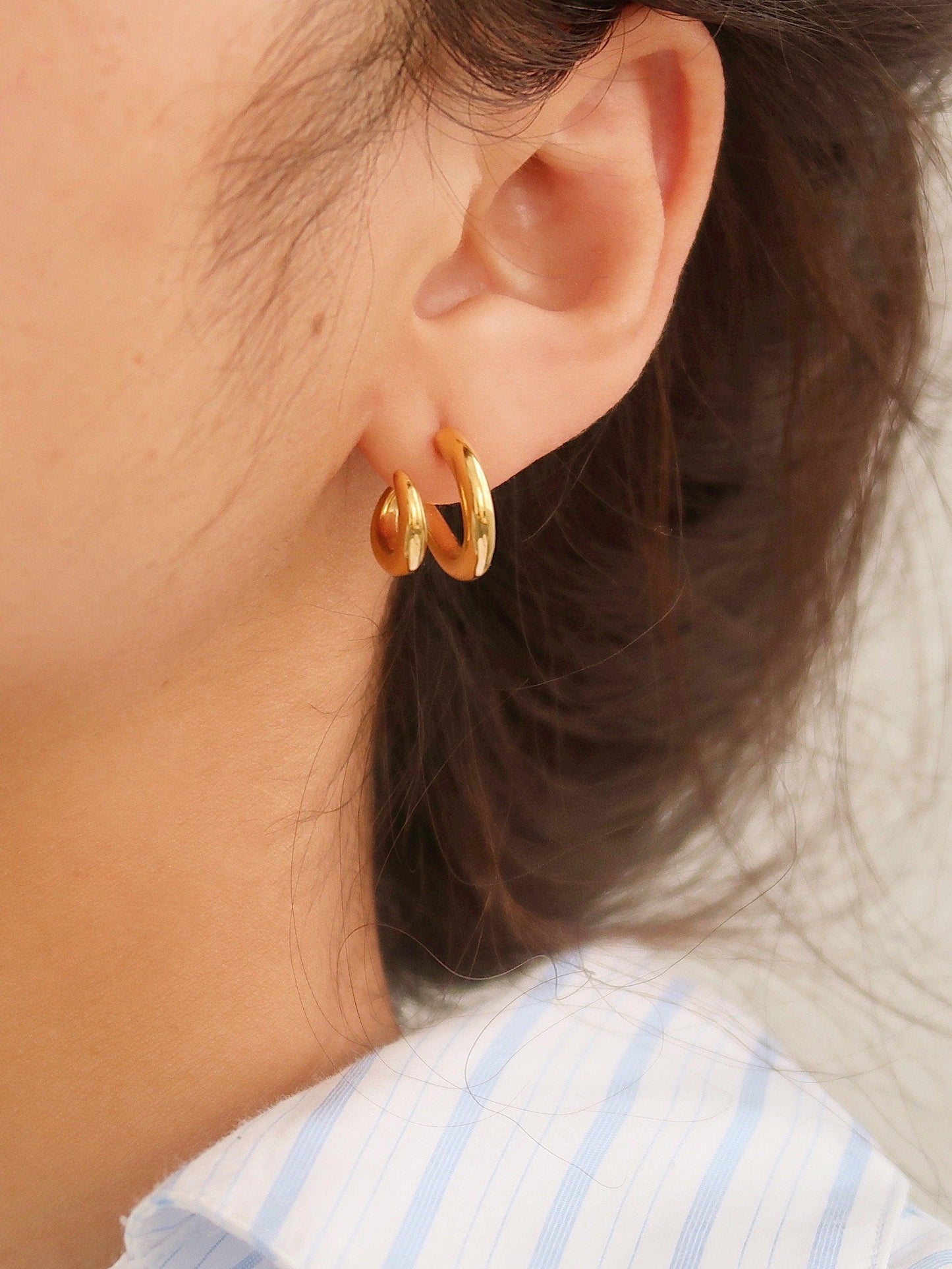 Yellow_Gold_Double_Hoop_earring - Li’s Jewelry
