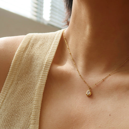 Embedded Gemstone Necklace 4