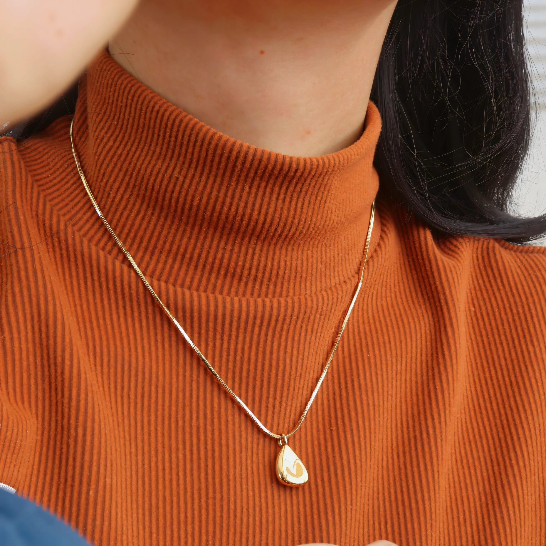 Gold Droplet Pendant Necklace 6