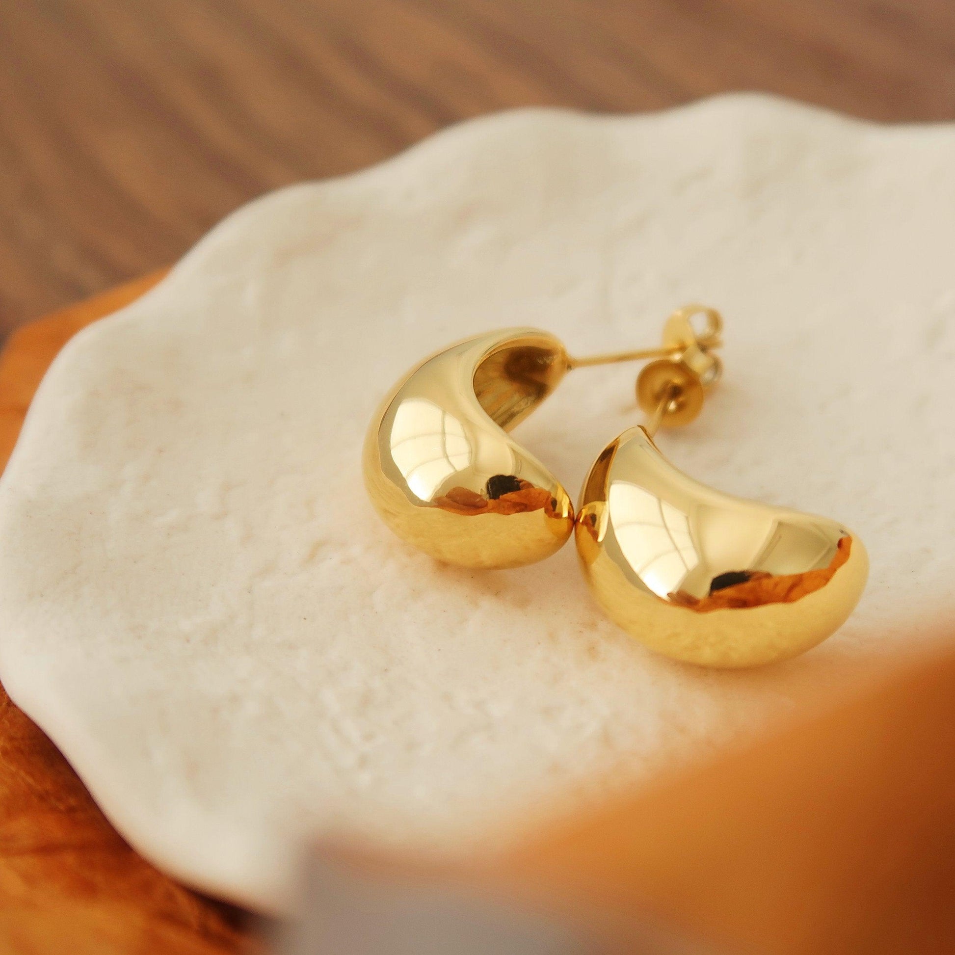 Gold_Crescent_Earrings_1 - Li’s Jewelry