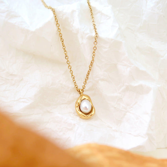 Gold_Necklace_with_Pearl_Pendant - Li’s Jewelry